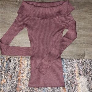 Off-Shoulder Ribbed Sweater in Mauve